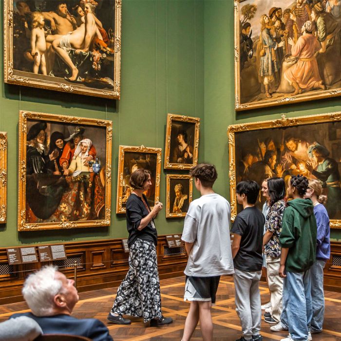 Jugendliche bei einer Führung in der Gemäldegalerie Alte Meister
© SKD, Foto: Carina Sonntag 
